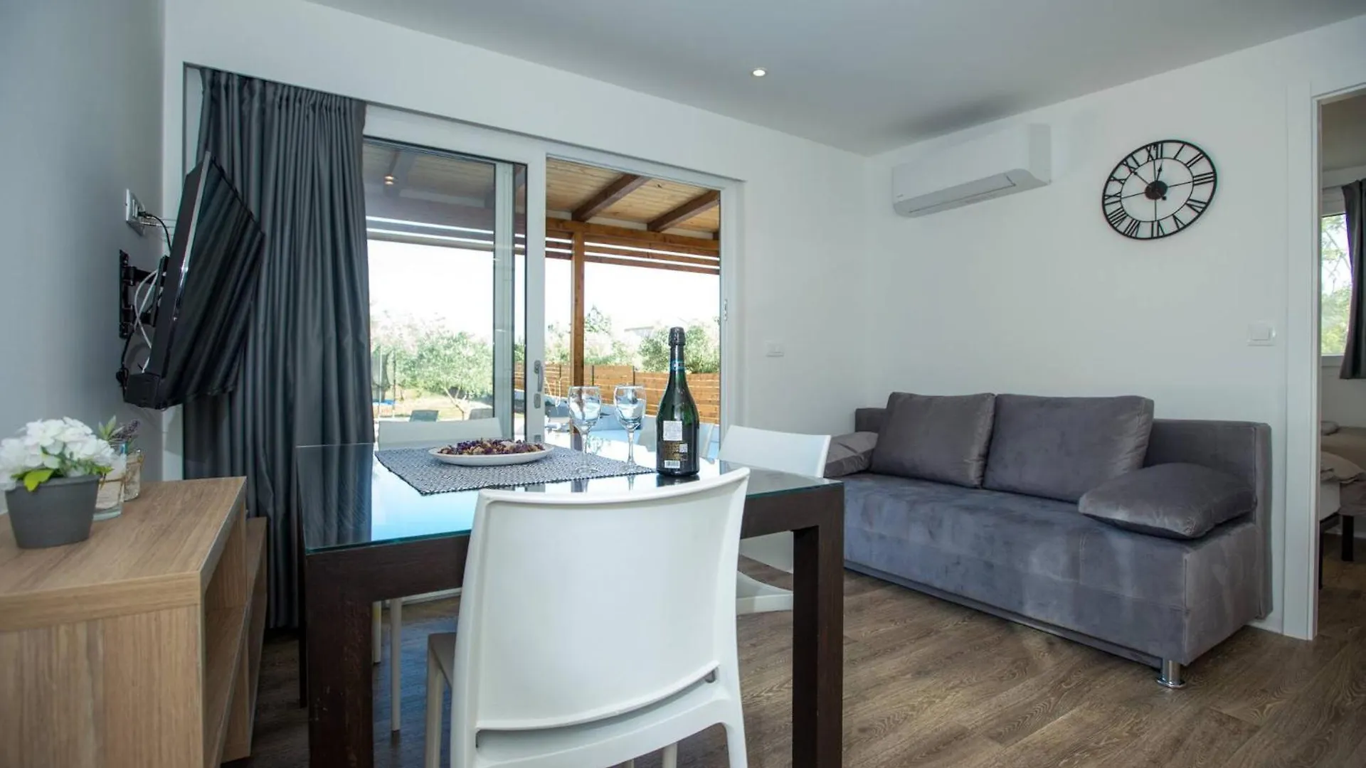 My Dalmatia - Holiday Home Relax With Private Pool Sveti Filip i Jakov Croatia